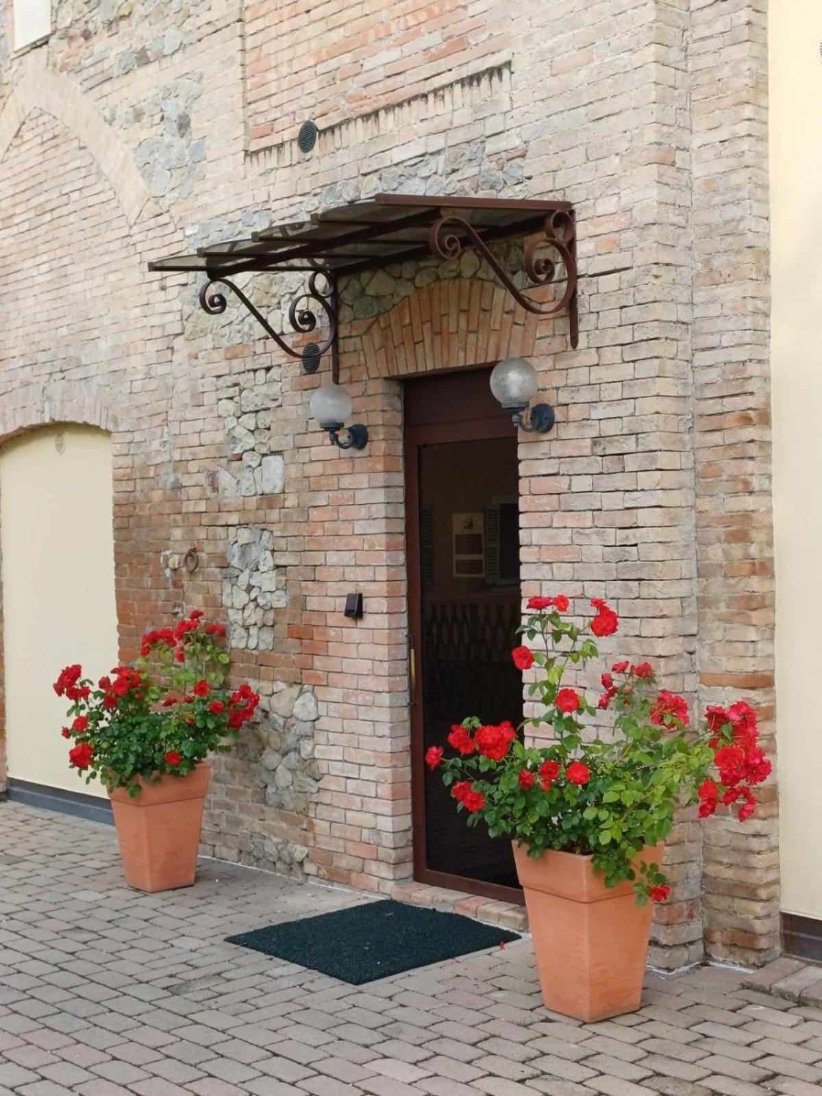 Villa Meli Lupi - Residenze Temporanee Parma Buitenkant foto