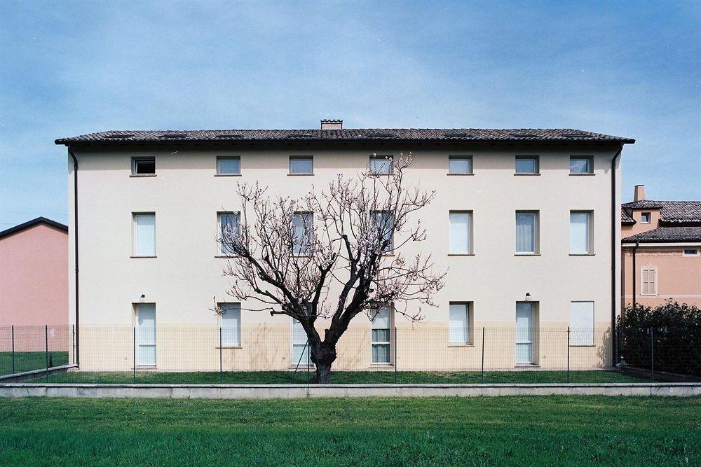 Villa Meli Lupi - Residenze Temporanee Parma Buitenkant foto