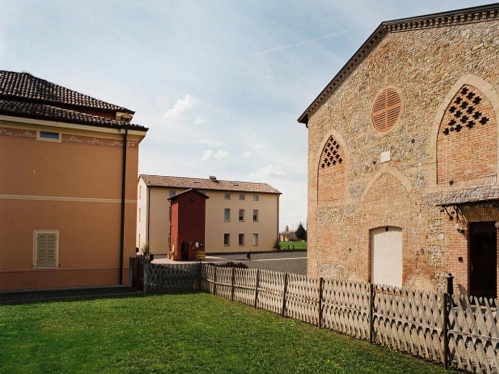 Villa Meli Lupi - Residenze Temporanee Parma Buitenkant foto