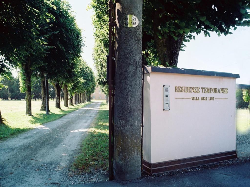 Villa Meli Lupi - Residenze Temporanee Parma Buitenkant foto