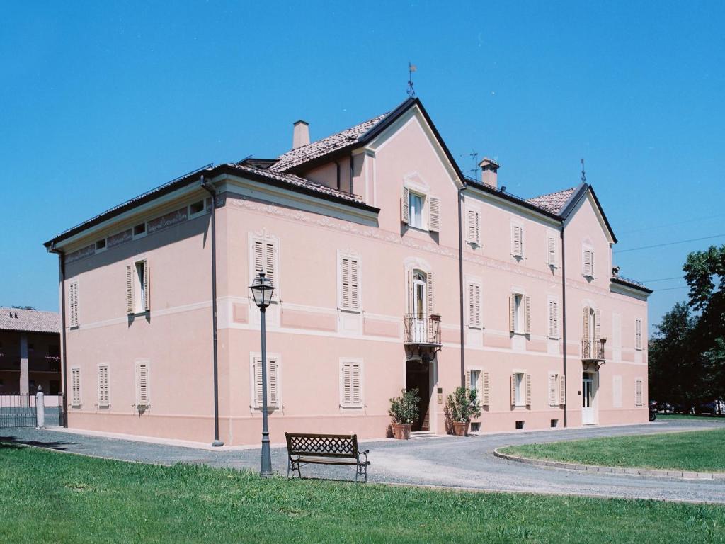 Villa Meli Lupi - Residenze Temporanee Parma Buitenkant foto