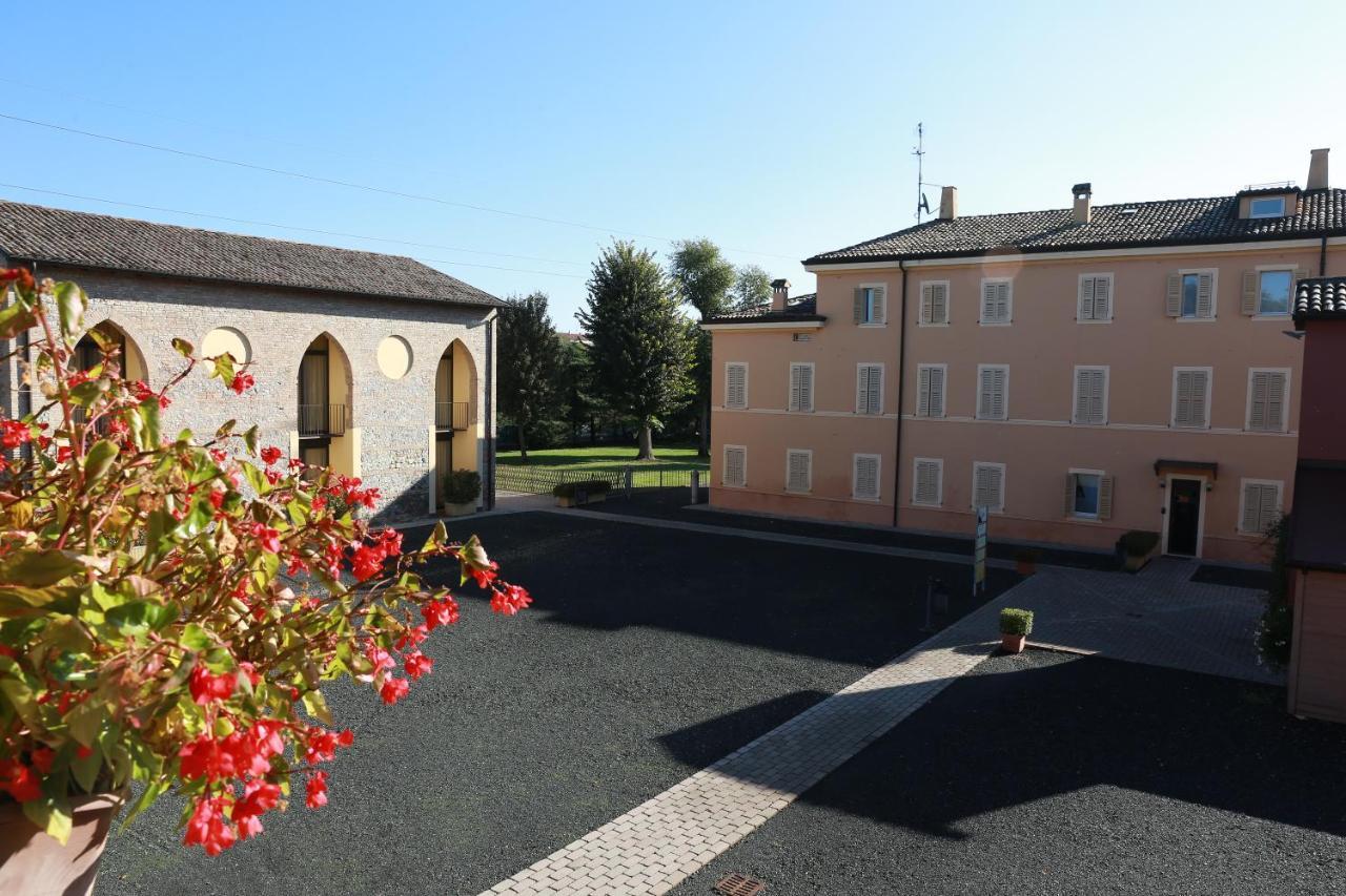 Villa Meli Lupi - Residenze Temporanee Parma Buitenkant foto