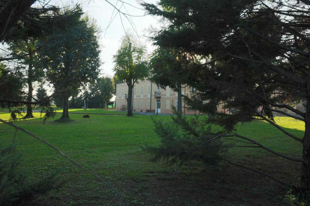 Villa Meli Lupi - Residenze Temporanee Parma Buitenkant foto