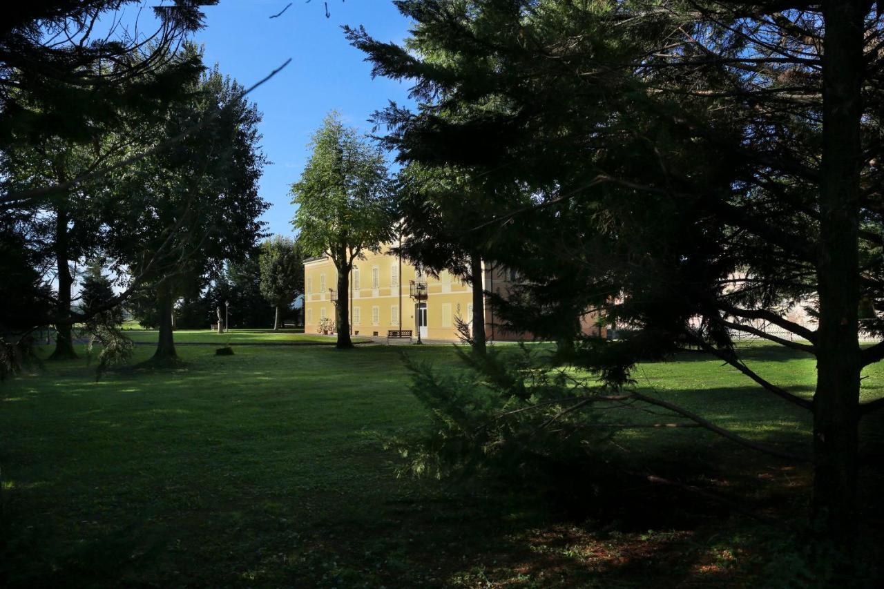 Villa Meli Lupi - Residenze Temporanee Parma Buitenkant foto