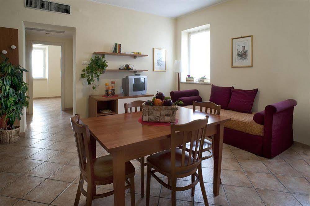Villa Meli Lupi - Residenze Temporanee Parma Buitenkant foto